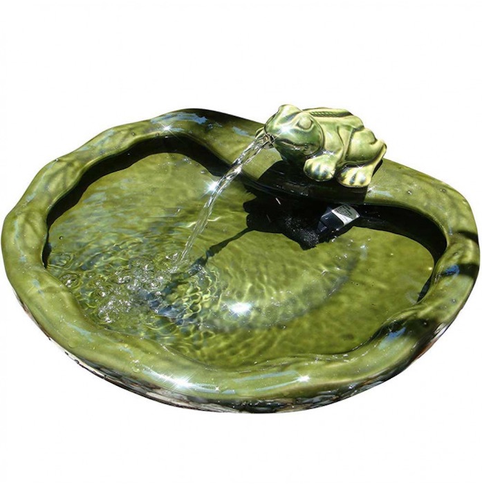 Fontaine solaire grenouille céramique émaillée verte sur
