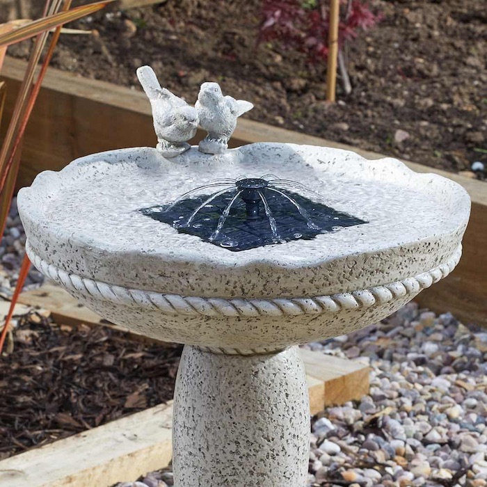 Fontaine solaire bain d'oiseau Enfants aux Puits