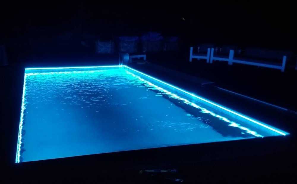 Ruban LED COB 24V RGB pour piscine ou bassin en 25 Mètres étanche IP68